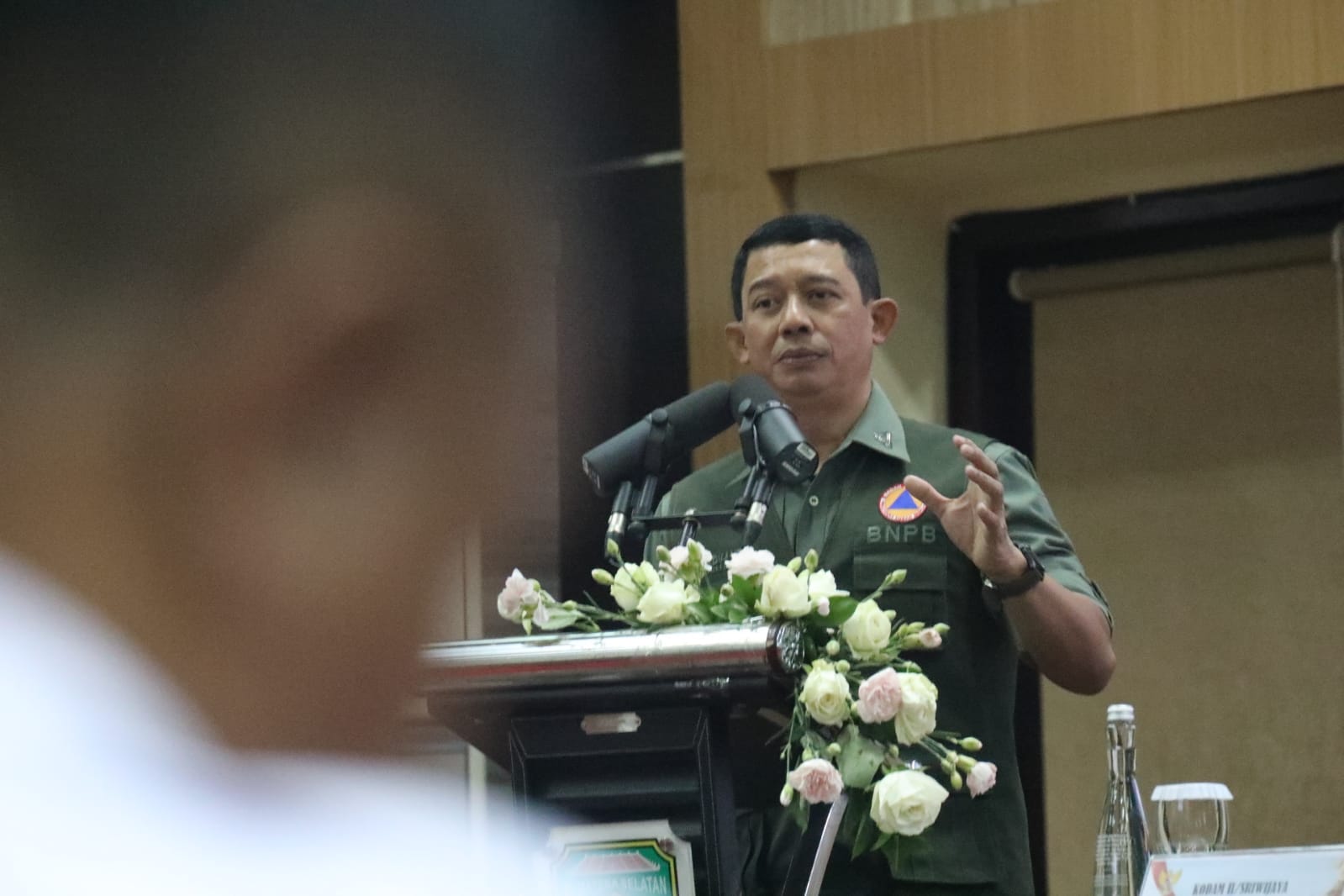 Kepala BNPB Letjen TNI Suharyanto saat memberikan perkembangan penanganan Karhutla pada Rapat Koordinasi Penanganan Kebakaran Hutan dan Lahan di Kantor Gubernur Sumatera Selatan, Palembang, Sumatera Selatan pada Selasa (12/9).
